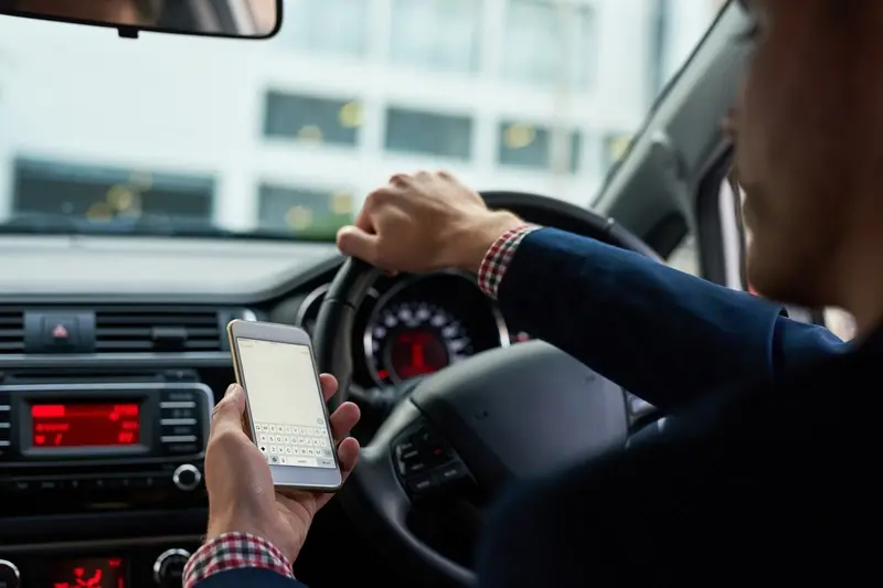 how-do-you-ensure-automotive-apps-dont-distract-drivers